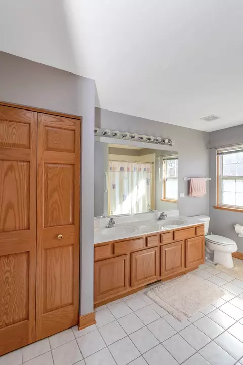 Bath - 617 Olive Pkwy, Bartlett, IL 60103 photo 6 of 7