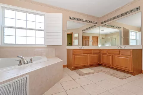 Bath - 617 Olive Pkwy, Bartlett, IL 60103 photo 4 of 7