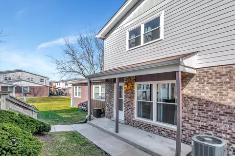 19512 115th Ave #B, Mokena, IL 60448