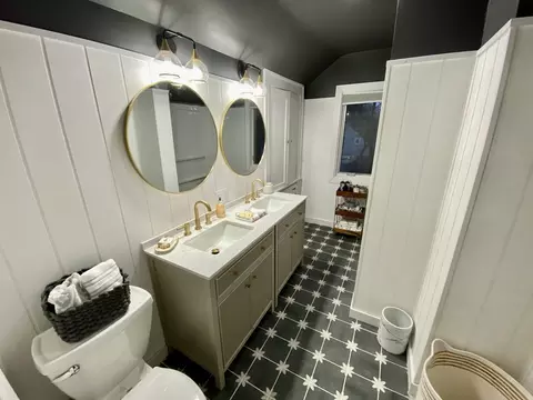 Bath - 604 Normal Rd, Dekalb, IL 60115 photo 2 of 4