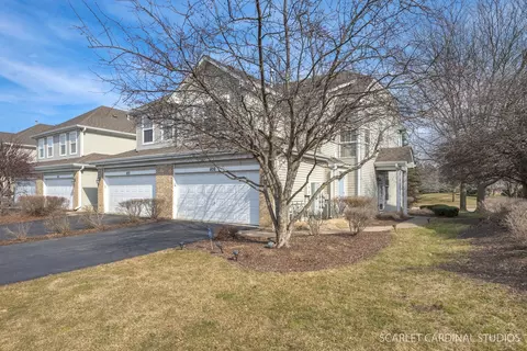 620 Lakeridge Ct, Naperville, IL 60563