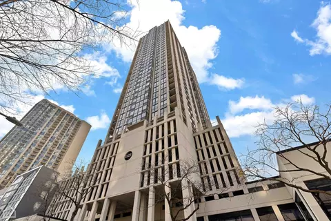1122 N Clark St #3901, Chicago, IL 60610