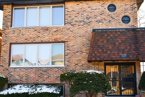 1613 Memorial Dr, Calumet City, IL 60409