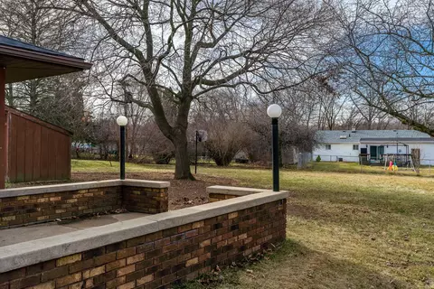 Exterior - 1430 Winter Dr, Freeport, IL 61032 photo 4 of 11
