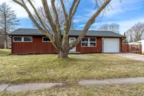 Exterior - 1430 Winter Dr, Freeport, IL 61032 photo 2 of 11