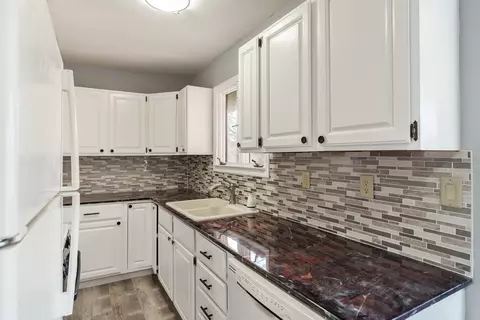 Kitchen - 1430 Winter Dr, Freeport, IL 61032 photo 3 of 7