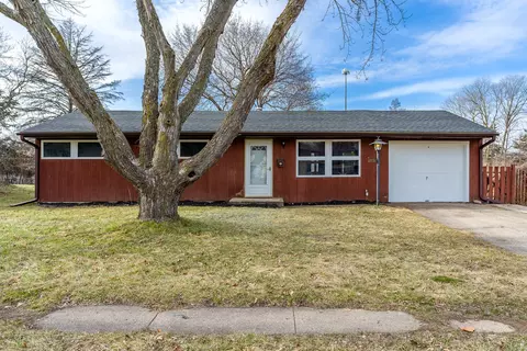 1430 Winter Dr, Freeport, IL 61032