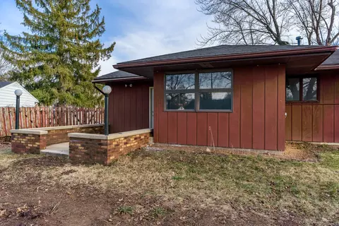 Exterior - 1430 Winter Dr, Freeport, IL 61032 photo 10 of 11