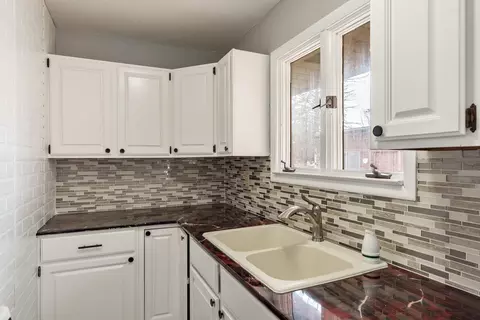 Kitchen - 1430 Winter Dr, Freeport, IL 61032 photo 4 of 7