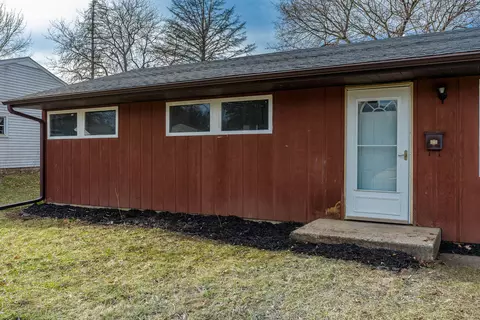 Exterior - 1430 Winter Dr, Freeport, IL 61032 photo 3 of 11