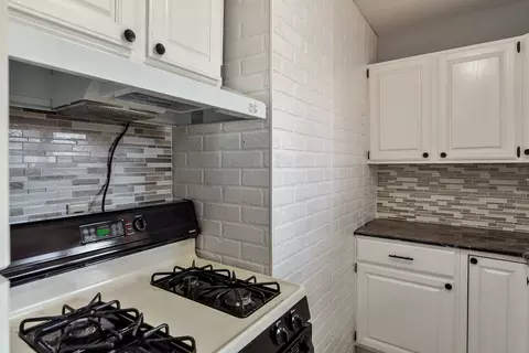 Kitchen - 1430 Winter Dr, Freeport, IL 61032 photo 5 of 7