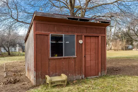 Exterior - 1430 Winter Dr, Freeport, IL 61032 photo 6 of 11