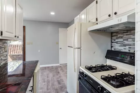 Kitchen - 1430 Winter Dr, Freeport, IL 61032 photo 7 of 7
