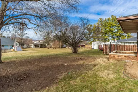 Exterior - 1430 Winter Dr, Freeport, IL 61032 photo 5 of 11