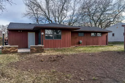 Exterior - 1430 Winter Dr, Freeport, IL 61032 photo 9 of 11