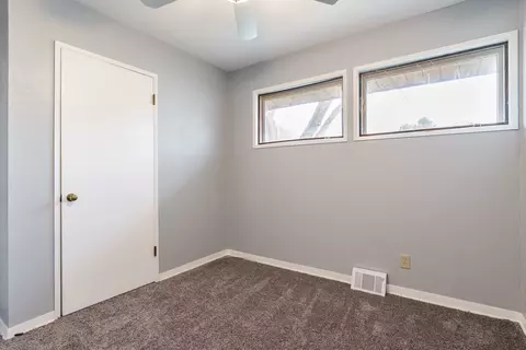 Bedroom - 1430 Winter Dr, Freeport, IL 61032 photo 4 of 5