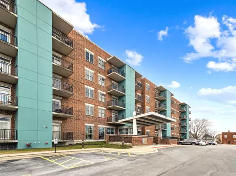 9355 Irving Park Rd #219, Schiller Park, IL 60176