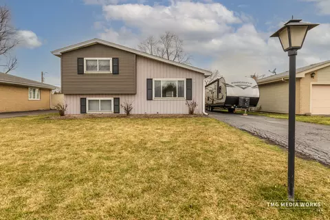 364 N Pine Ave, Wood Dale, IL 60191