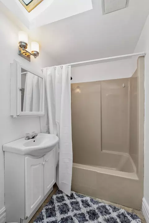 Bath - 3129 172nd St, Hazel Crest, IL 60429 photo 4 of 4