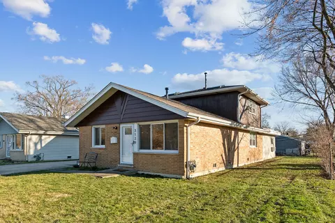 Exterior - 3129 172nd St, Hazel Crest, IL 60429 photo 2 of 4