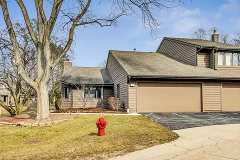 116 Elmtree Ct #116, Saint Charles, IL 60174