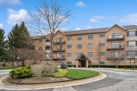 20 Trafalgar Sq #209, Lincolnshire, IL 60069