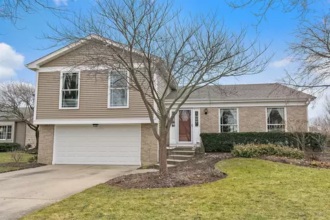 1191 Amberwood Dr, Crystal Lake, IL 60014