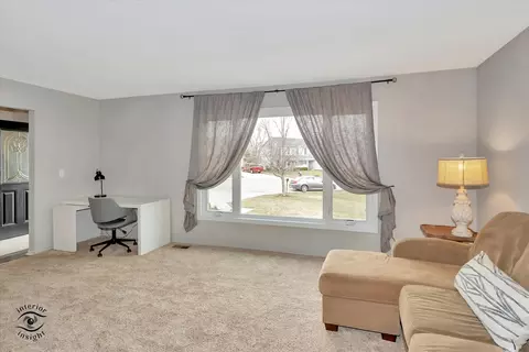 Bedroom - 1832 Albright Ct, Wheaton, IL 60189 photo 1 of 6