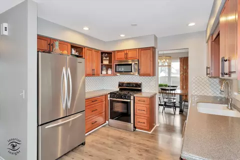 Kitchen - 1832 Albright Ct, Wheaton, IL 60189 photo 1 of 5