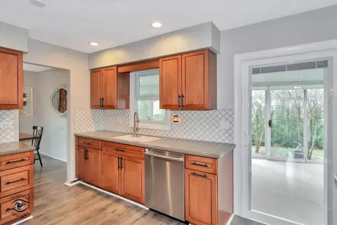 Kitchen - 1832 Albright Ct, Wheaton, IL 60189 photo 2 of 5