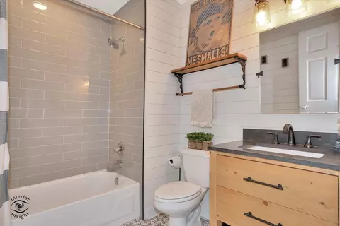 Bath - 1832 Albright Ct, Wheaton, IL 60189 photo 4 of 5