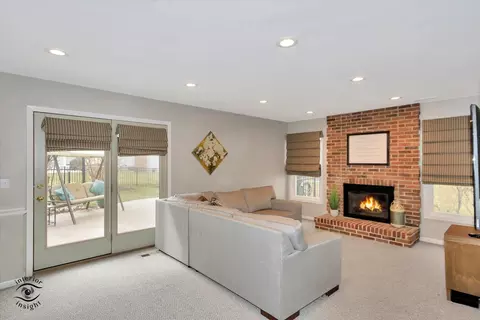 Living - 1832 Albright Ct, Wheaton, IL 60189 photo 4 of 6