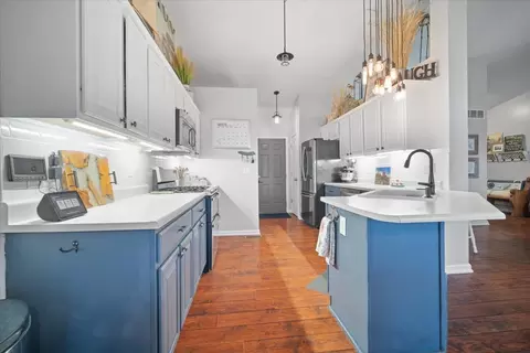 Kitchen - 1916 Saltonstall Dr, Normal, IL 61761 photo 3 of 5