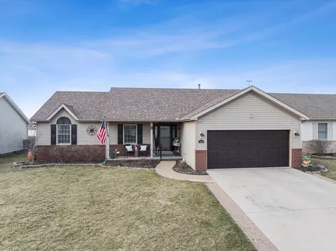 1916 Saltonstall Dr, Normal, IL 61761