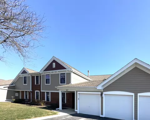 327 Wildberry Ct #C2, Schaumburg, IL 60193