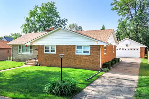 1012 W New York St, Aurora, IL 60506