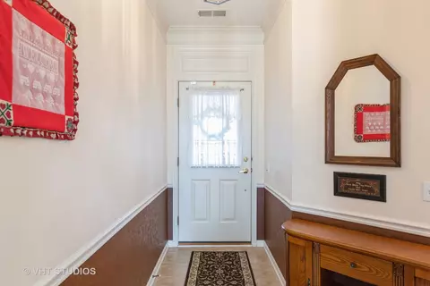Entry Way - 2807 Beacon Point Cir, Elgin, IL 60124 photo 1 of 1