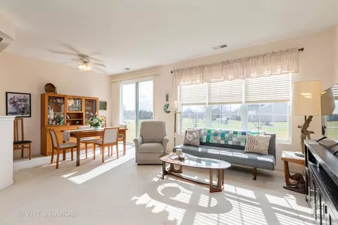 Living - 2807 Beacon Point Cir, Elgin, IL 60124 photo 1 of 4