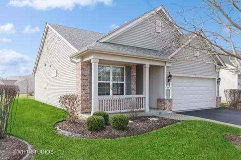 Exterior - 2807 Beacon Point Cir, Elgin, IL 60124 photo 2 of 15