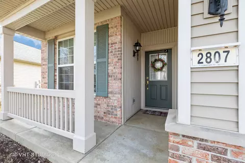 Exterior - 2807 Beacon Point Cir, Elgin, IL 60124 photo 4 of 15