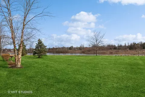 Exterior - 2807 Beacon Point Cir, Elgin, IL 60124 photo 10 of 15