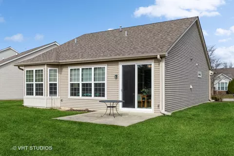Exterior - 2807 Beacon Point Cir, Elgin, IL 60124 photo 6 of 15