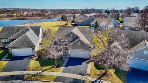Exterior - 2807 Beacon Point Cir, Elgin, IL 60124 photo 9 of 15