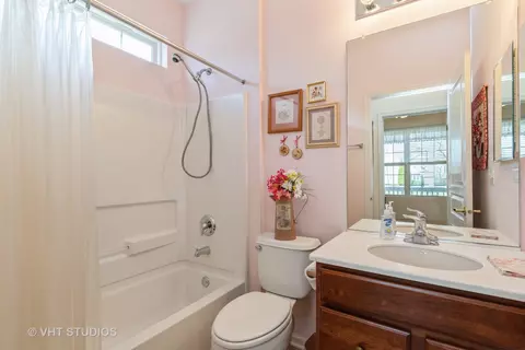 Bath - 2807 Beacon Point Cir, Elgin, IL 60124 photo 1 of 2