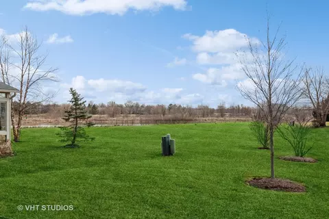 Exterior - 2807 Beacon Point Cir, Elgin, IL 60124 photo 11 of 15
