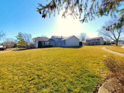 1112 Monroe Dr, Bartlett, IL 60103
