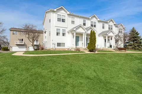 7 W Big Horn Dr, Hainesville, IL 60073