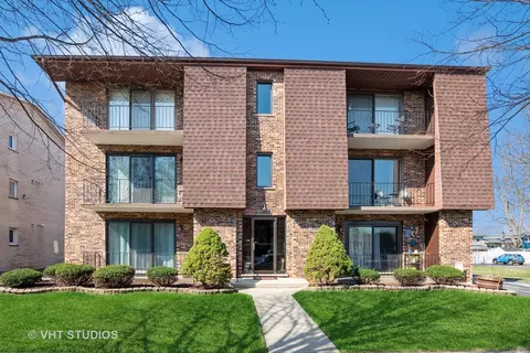 10400 S Komensky Ave #2N, Oak Lawn, IL 60453