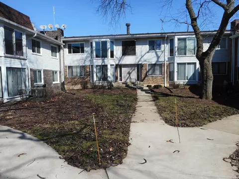 2800 Mitchell Dr #7, Woodridge, IL 60517
