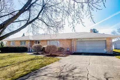 985 Schomer Rd, Aurora, IL 60505